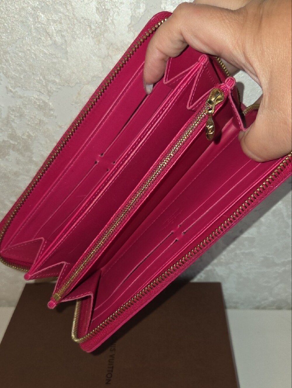 Louis Vuitton Pink Floral Patent Zip Wallet - Picture 2 of 9